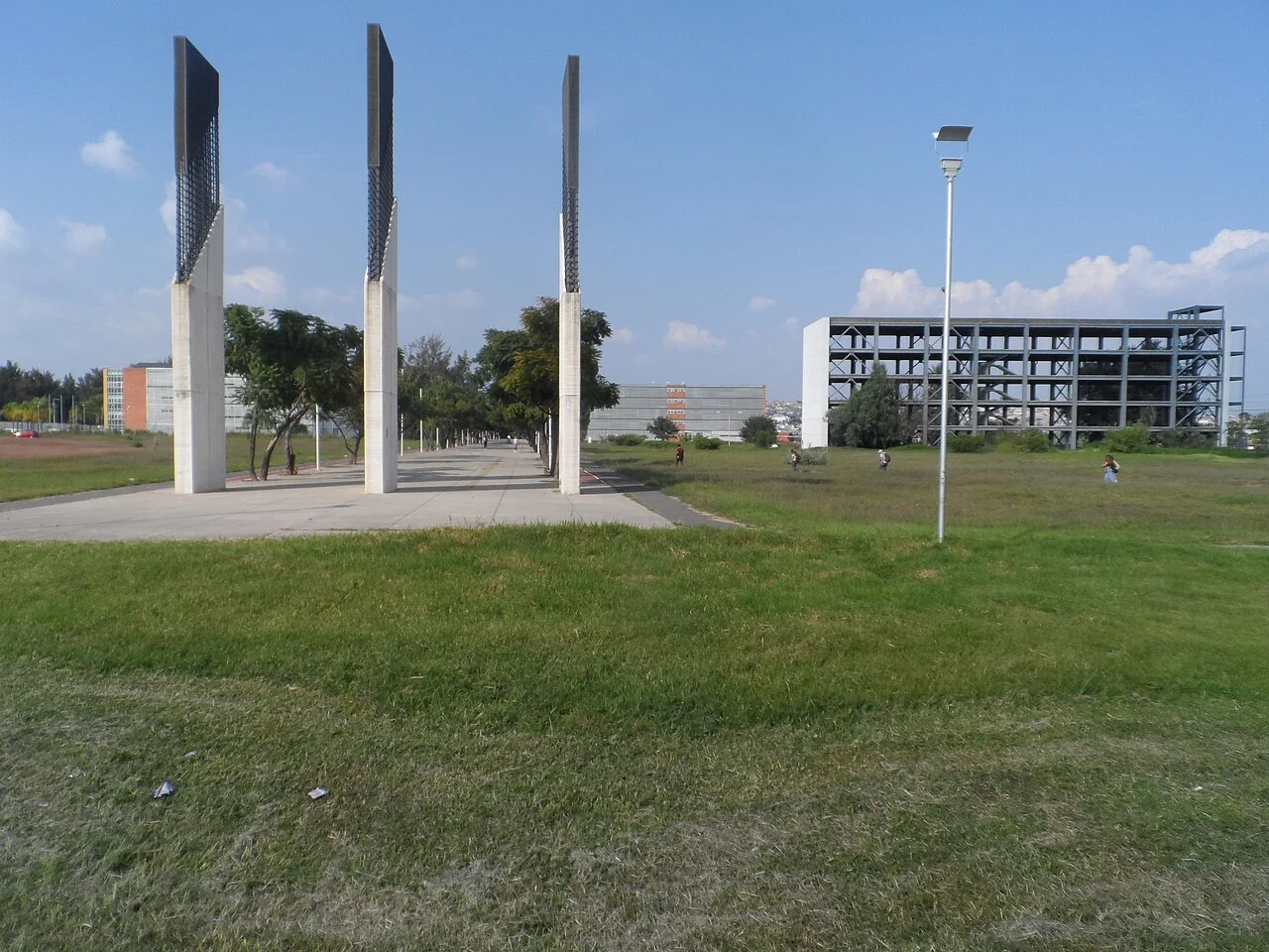 Edificios del Centro Universitario de Ciencias Sociales y Humanidades, campus Belenes, en Zapopan.