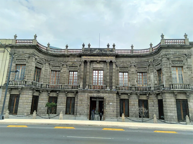Fachada del Museo Nacional de San Carlos, sede del conversatorio sobre Vizcaínas